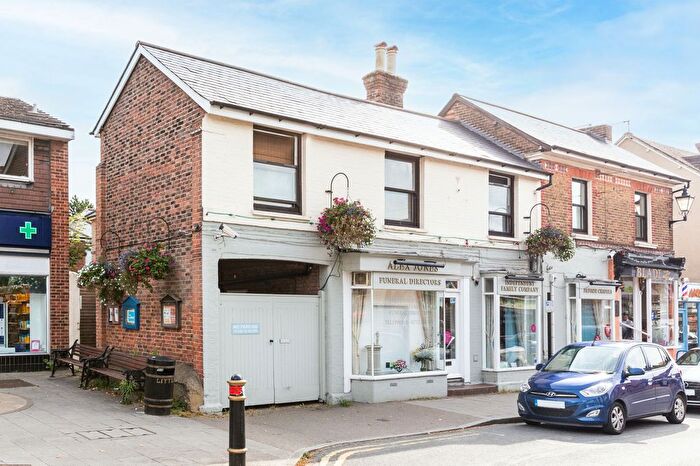 2 Bedroom Flat To Rent In High Street, Edenbridge, TN8