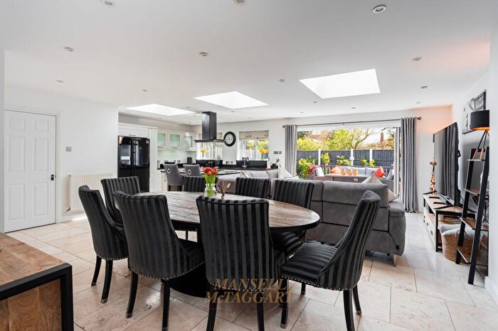 5 Bedroom Detached House For Sale In Quebec Close, Smallfield, RH6