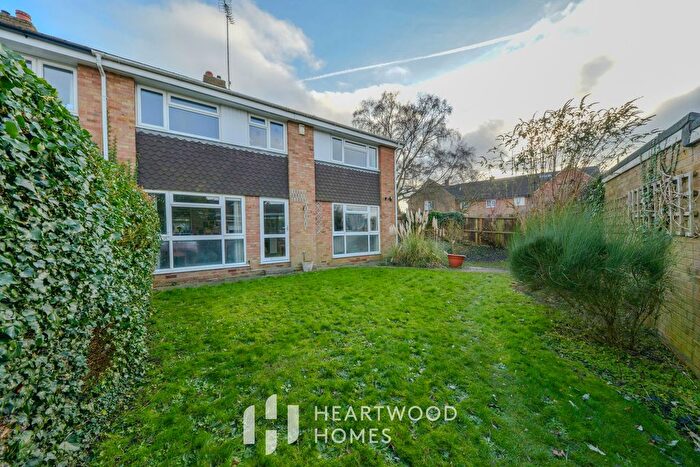 5 Bedroom Semi-Detached House For Sale In Slimmons Drive, St. Albans, AL4