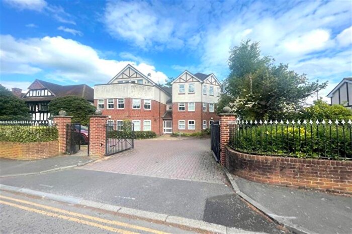 2 Bedroom Apartment To Rent In Oakleighs, High Road, Woodford Green, IG8