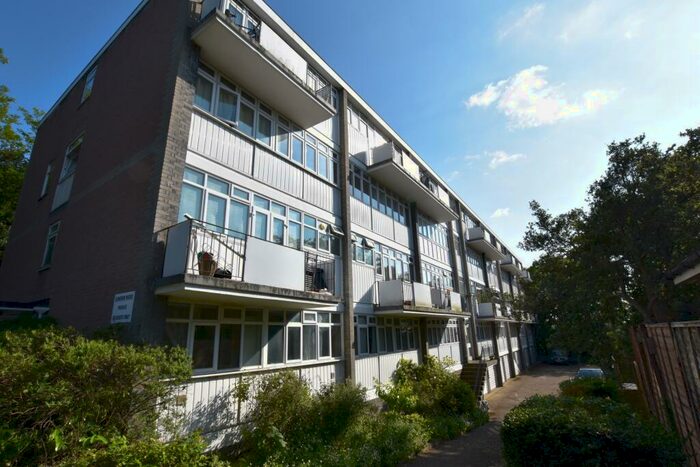 3 Bedroom Flat To Rent In Highland Road, Bromley, BR1