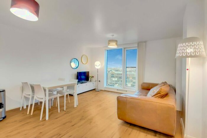 2 Bedroom Flat To Rent In St George Wharf, Vauxhall, London, SW8