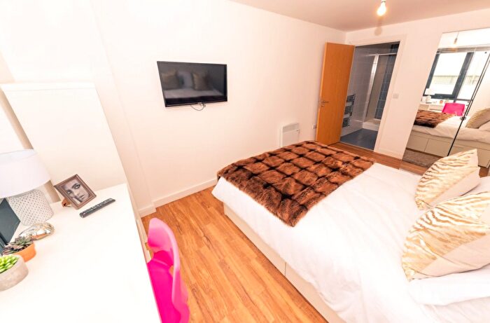 3 Bedroom Flat To Rent In The Courtyard, Stanhope St, Liverpool, L8