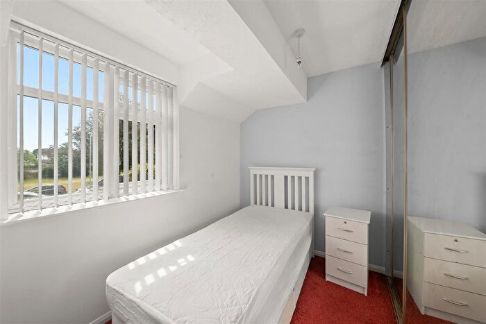 Studio For Sale In Regents Close, Hayes, UB4