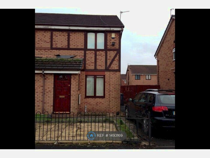 2 Bedroom Semi-Detached House To Rent In Burbridge Close, Manchester, M11