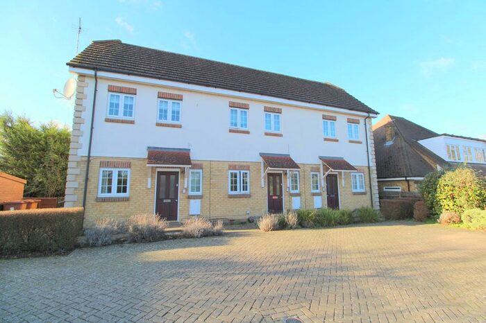 1 Bedroom Flat To Rent In Charlton Road, Shepperton, TW17