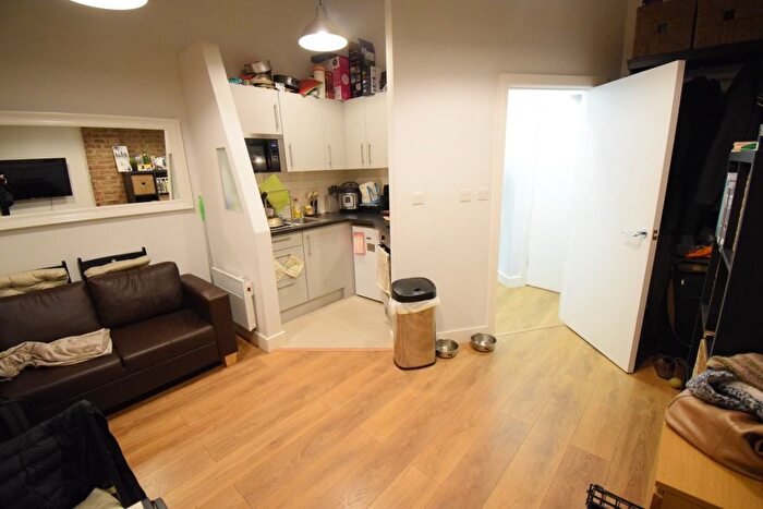 1 Bedroom Flat To Rent In Greyhound Road, Fulham, London, W6
