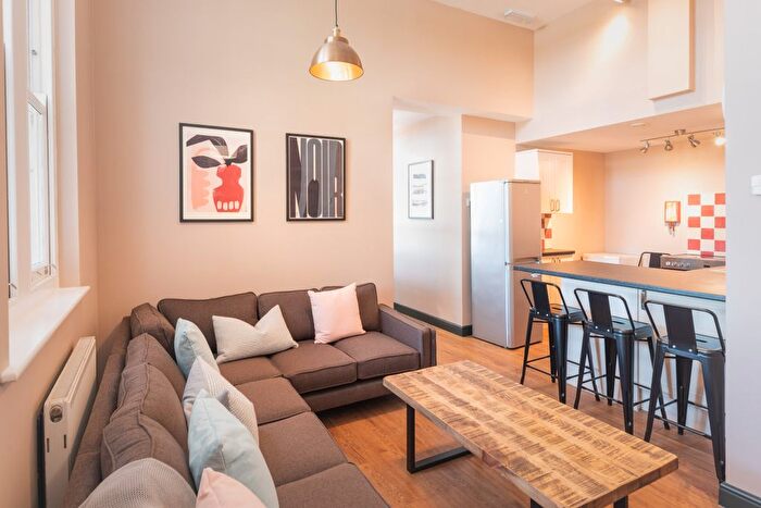 5 Bedroom Block Of Flats To Rent In Flat L Bishop Blackall School, Exeter, EX4