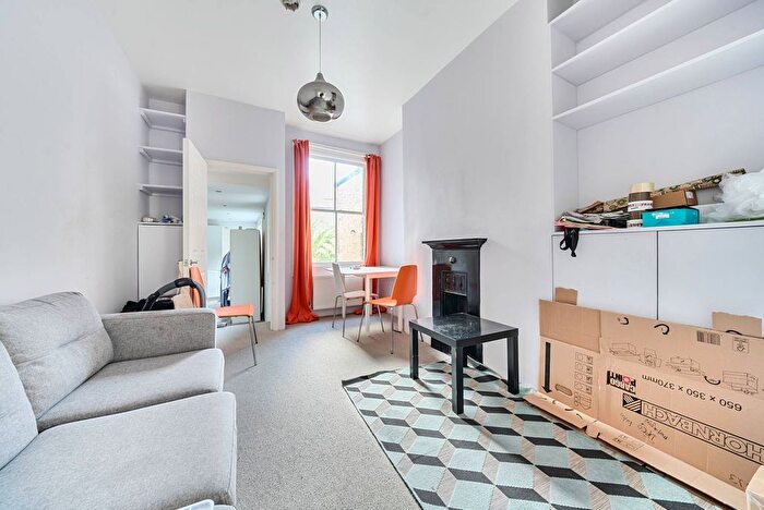 2 Bedroom Flat To Rent In South Island Place, Oval, London, SW9