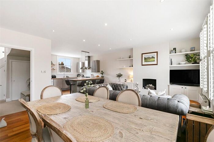 3 Bedroom Apartment For Sale In Belleville Road, London, SW11