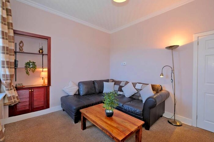 1 Bedroom Flat To Rent In Willowbank Road, Floor Left, AB11
