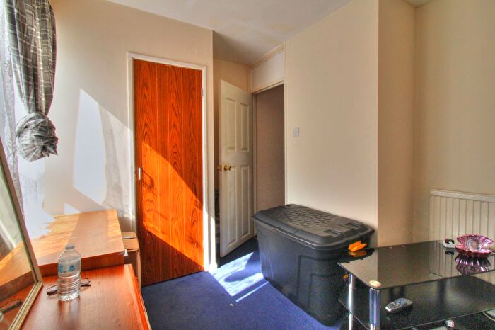 3 Bedroom Town House For Sale In Long Riding, Basildon, SS14