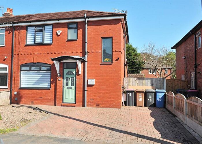 3 Bedroom Semi-Detached House For Sale In Elsinore Avenue Irlam, M44