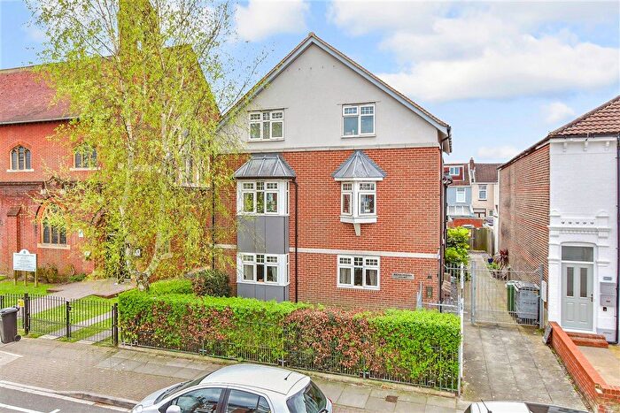 1 Bedroom Flat For Sale In Stubbington Avenue, Portsmouth, Hampshire, PO2