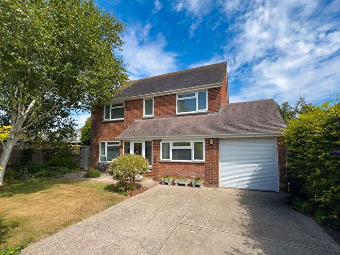 4 Bedroom Detached House For Sale In Broomcroft Road, Felpham, PO22