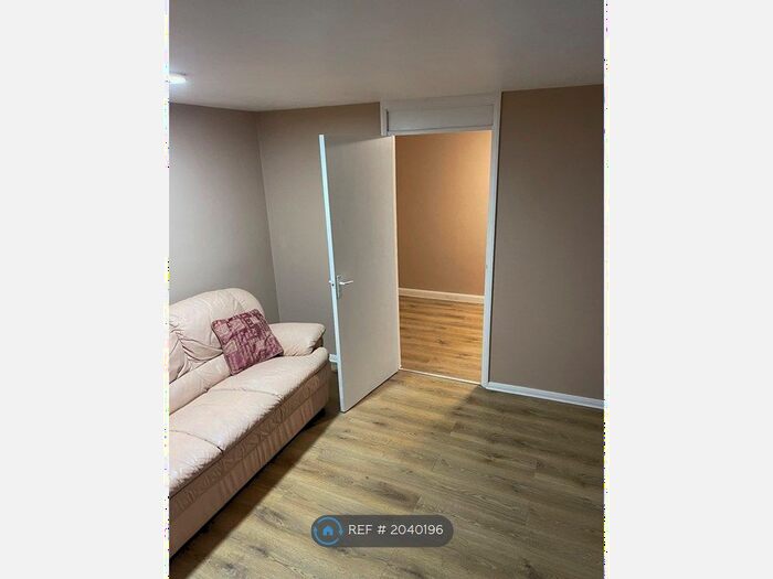 1 Bedroom Flat To Rent In Chalk Hill, Bushey, WD19