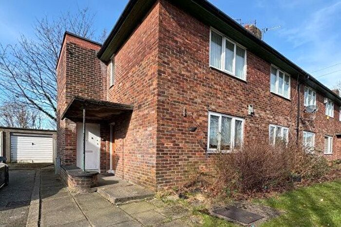 2 Bedroom Flat To Rent In Manor Close, Bootle, L20