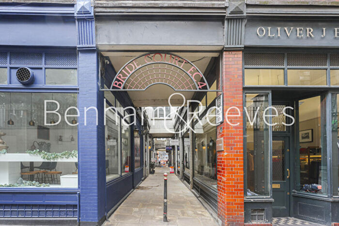 2 Bedroom Apartment To Rent In Bride Court, London, EC4Y