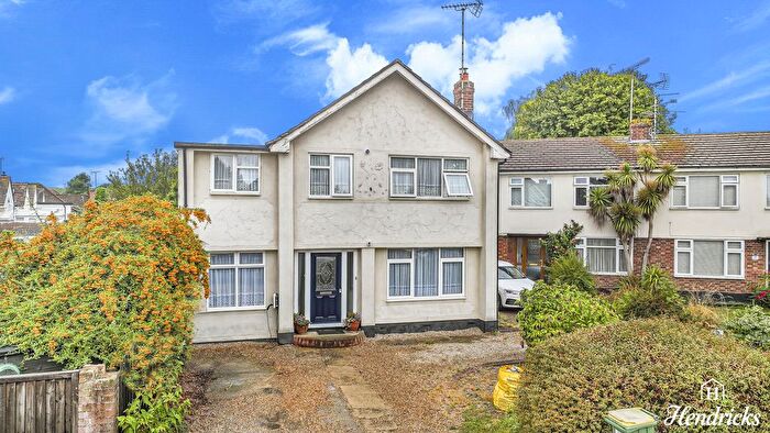 4 Bedroom Detached House For Sale In Englefield Close, Hockley, SS5
