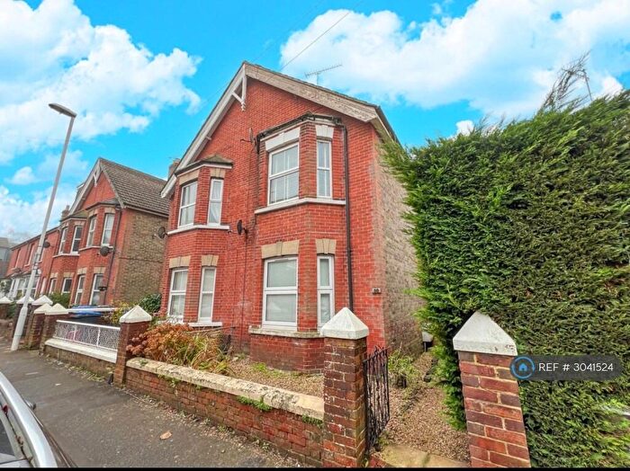 1 Bedroom Flat To Rent In Cantelupe Road, East Grinstead, RH19