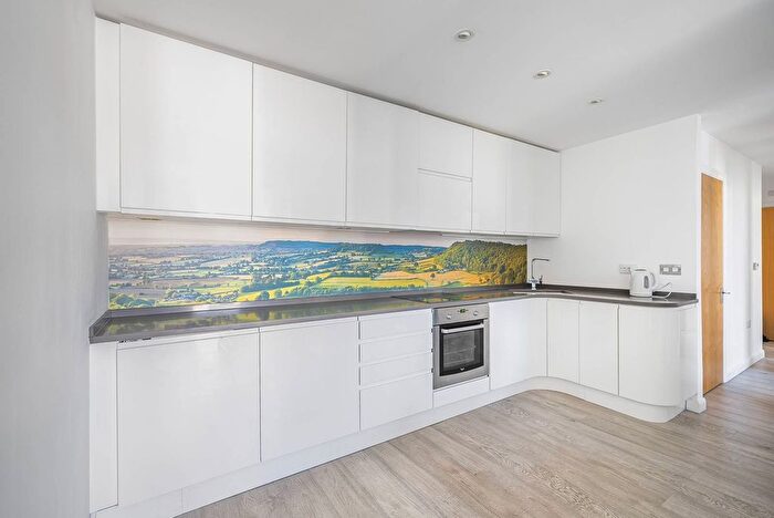 2 Bedroom Flat To Rent In Ealing Road, Brentford, TW8