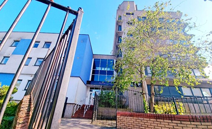 2 Bedroom Flat To Rent In Swingate, Stevenage, SG1