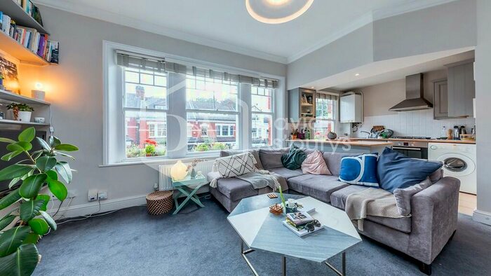 2 Bedroom Apartment To Rent In Ivy Gardens, Crouch End, London, N8