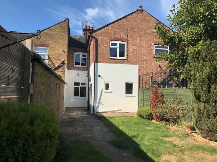 3 Bedroom Maisonette To Rent In St. Albans Road, Watford, WD24