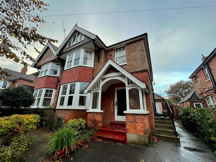 3 Bedroom Maisonette To Rent In Colebrooke Road, Bexhill-On-Sea, TN39