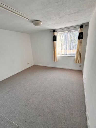 3 Bedroom Flat To Rent In Romford Road, London, E7