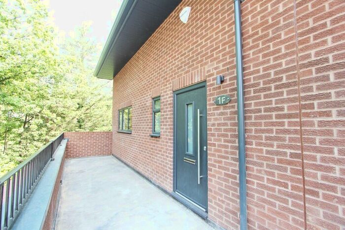 3 Bedroom Town House To Rent In Bridge Lane, London, NW11