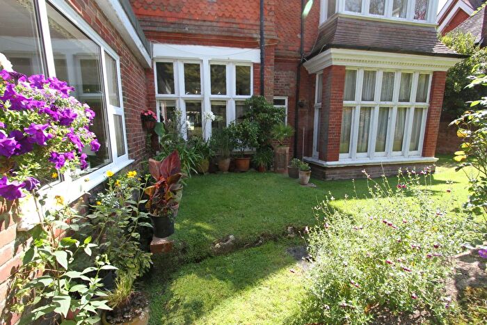 2 Bedroom Flat For Sale In Denton Road, Eastbourne, BN20