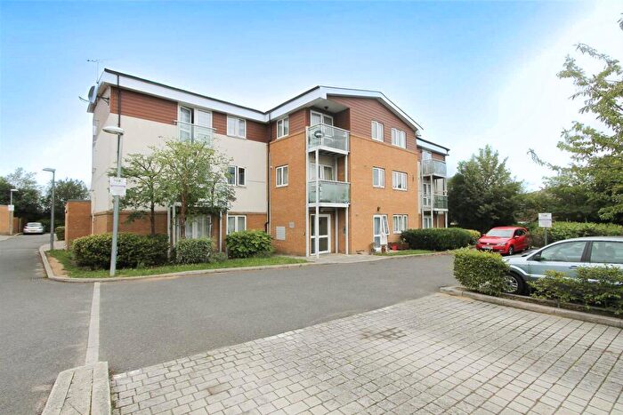 2 Bedroom Flat For Sale In Mollison Drive, Wallington, SM6