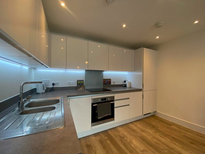2 Bedroom Flat To Rent In Meridian Way, Southampton, SO14