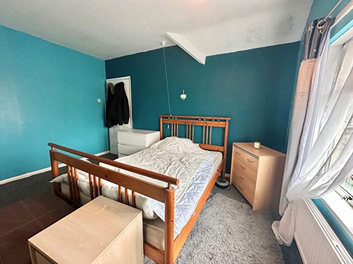 3 Bedroom End Of Terrace House For Sale In Booth Crescent, Mansfield, NG19