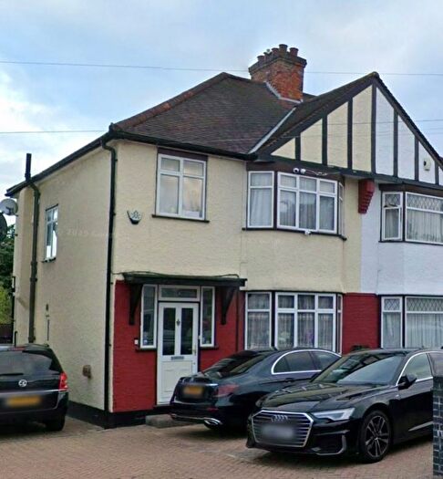 4 Bedroom Semi-Detached House To Rent In Deanscroft Avenue, London, NW9