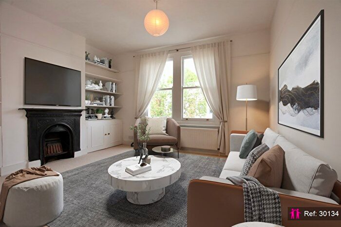 2 Bedroom Maisonette To Rent In Whitestile Road, Brentford, TW8