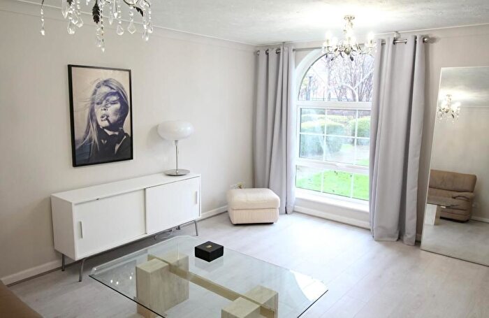 2 Bedroom Flat To Rent In Labrador Quay, Salford, M50