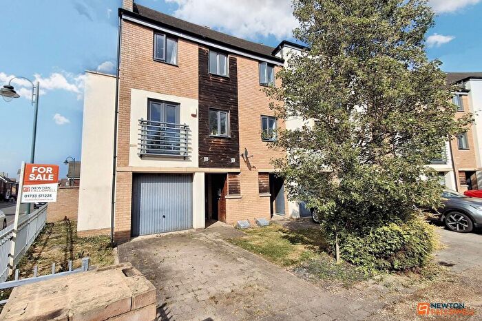 3 Bedroom Terraced House For Sale In Farrow Avenue, Hampton Vale, Peterborough, PE7