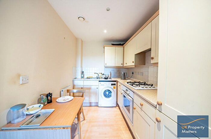 1 Bedroom Flat For Sale In Ballista Court, Great North Way, NW4