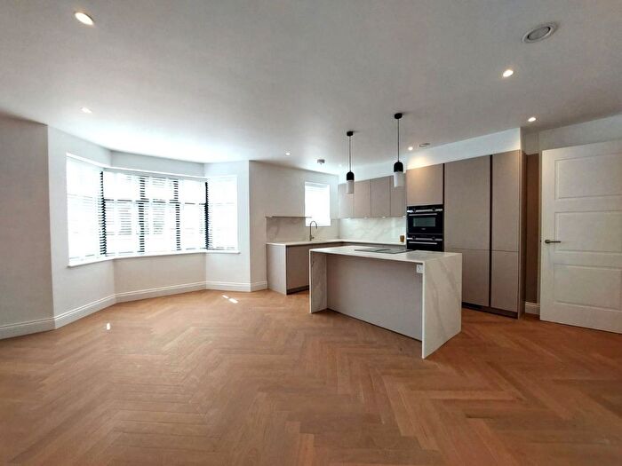 2 Bedroom Detached House To Rent In Beechcroft Avenue, Golders Green, NW11