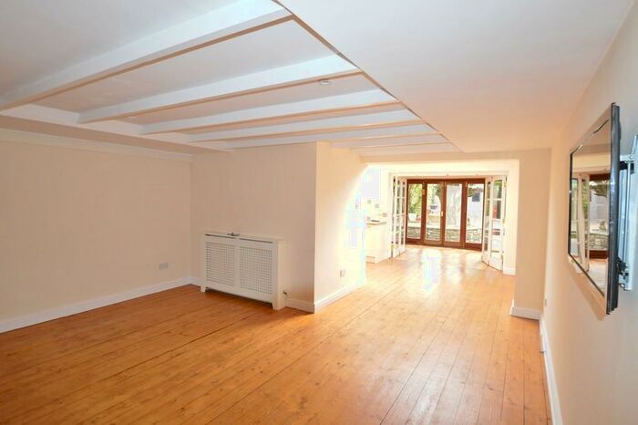 3 Bedroom Cottage To Rent In Prospect Cottage, North Road Mews, Cowbridge, CF71