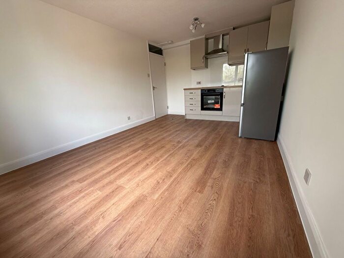 2 Bedroom Flat To Rent In Whinchat Road, London, SE28
