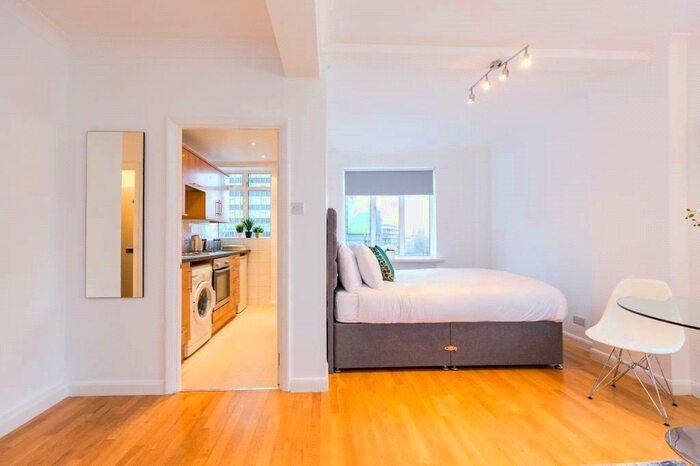 Flat To Rent In Warren Court Euston Road, London, NW1