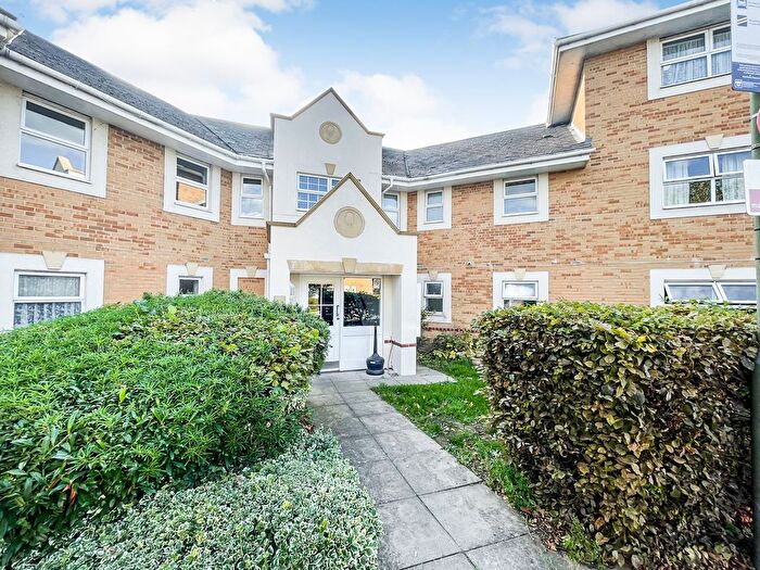 1 Bedroom Flat For Sale In International Way, Sunbury On Thames, TW16