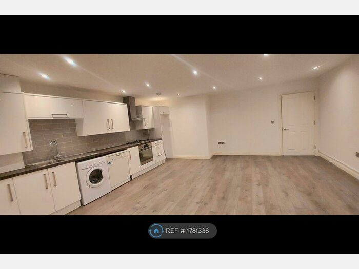 2 Bedroom Flat To Rent In Haydock Close, Hornchurch, RM12