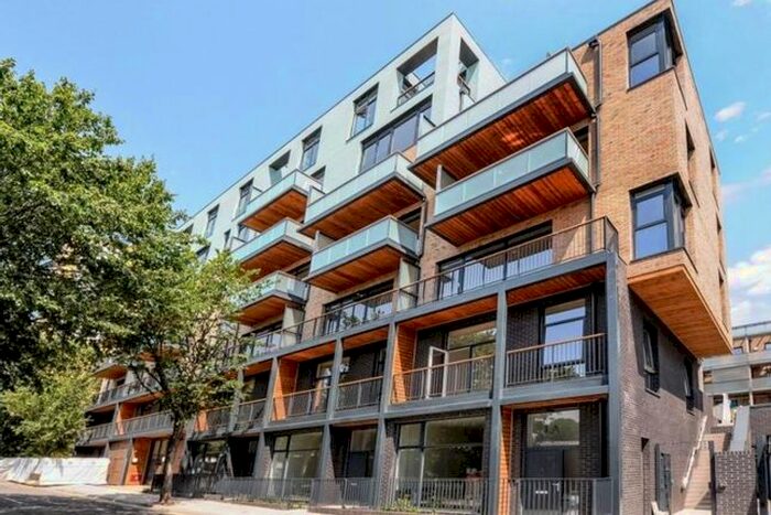 2 Bedroom Flat To Rent In Stanley Road, Acton, London, W3
