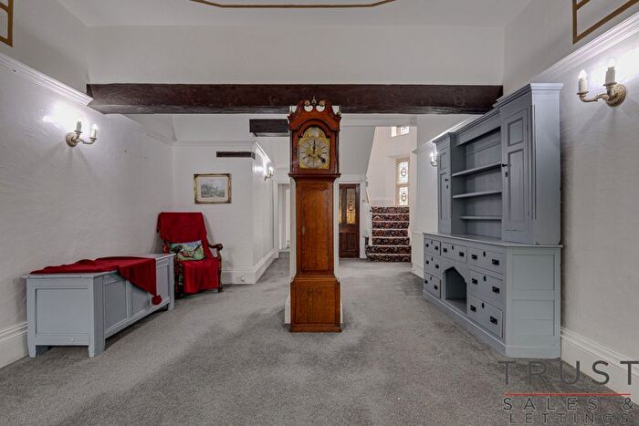 5 Bedroom Detached House To Rent In Liversedge Hall Lane, Liversedge, WF15