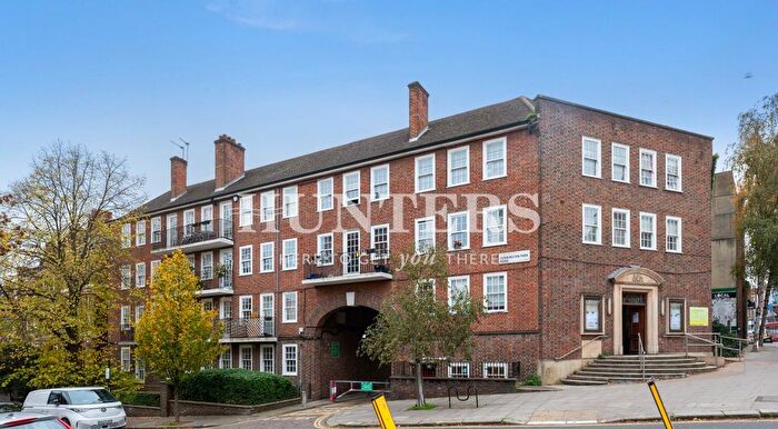 Studio To Rent In Dennington Park Road, London, NW6