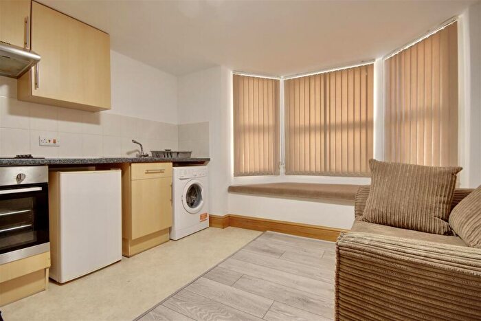 2 Bedroom Flat To Rent In Sandringham Apartments, Osborne Road, Southsea, PO5